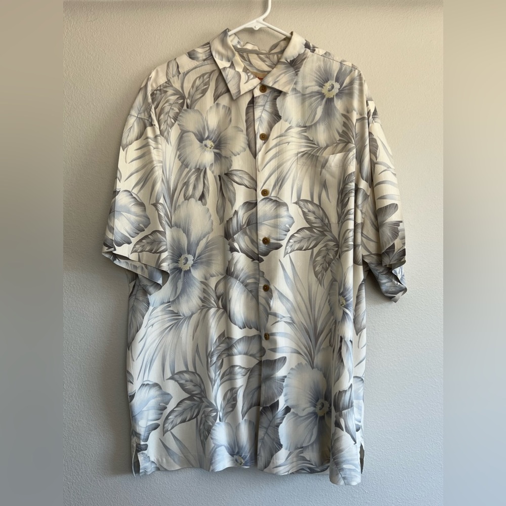 TOMMY BAHAMA SILK CREAM HAWAIIAN BUTTON DOWN